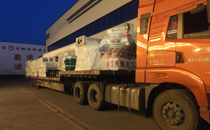 紅色鋸末顆粒機生產(chǎn)線披星戴月的發(fā)貨 紅色鋸末顆粒機生產(chǎn)線披星戴月的發(fā)貨